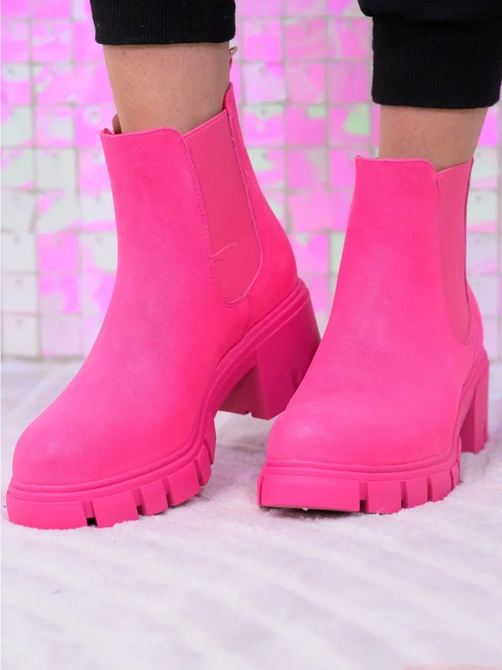 MIA these faux